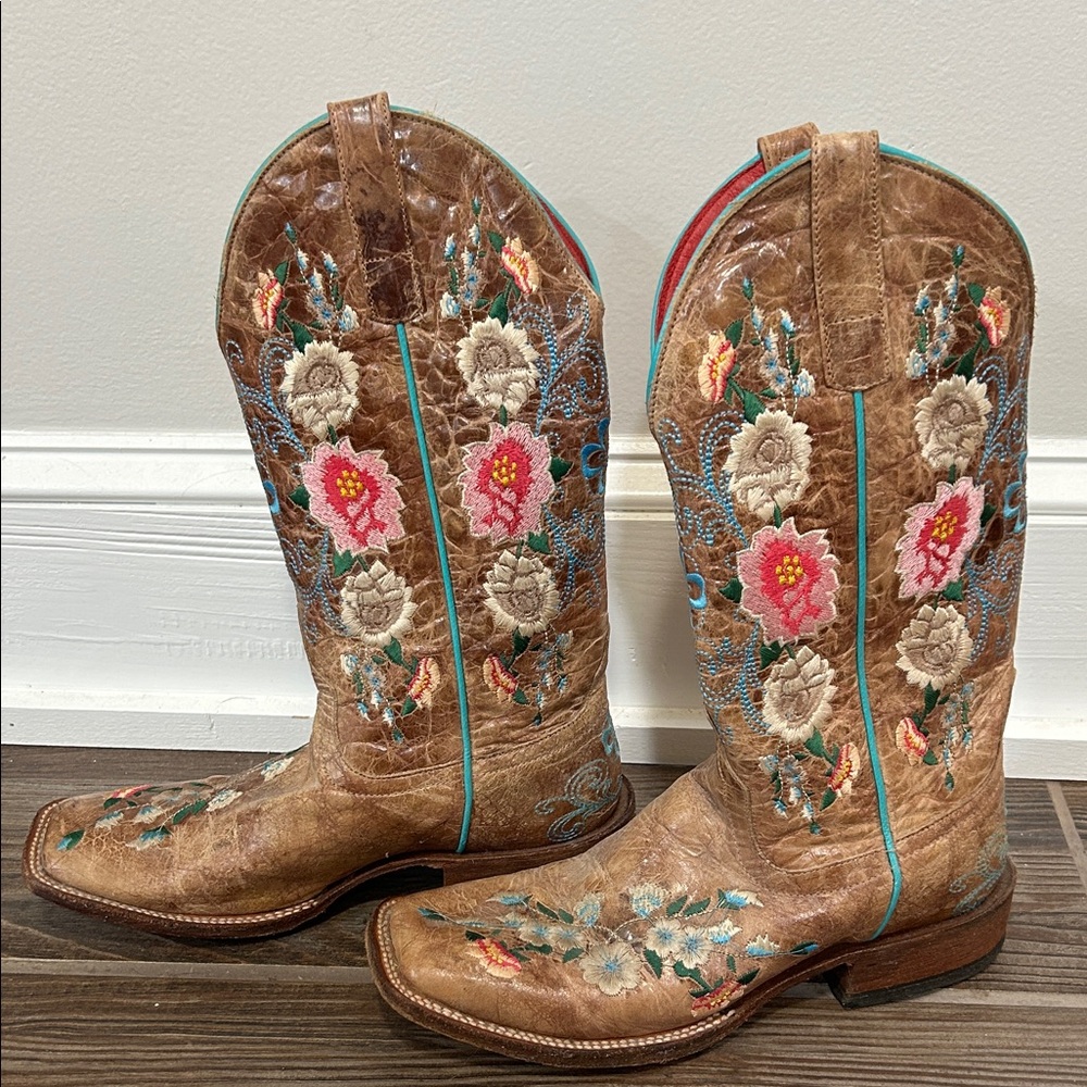 Macie Bean Tan Floral Embroidered Boots 9 1/2 M